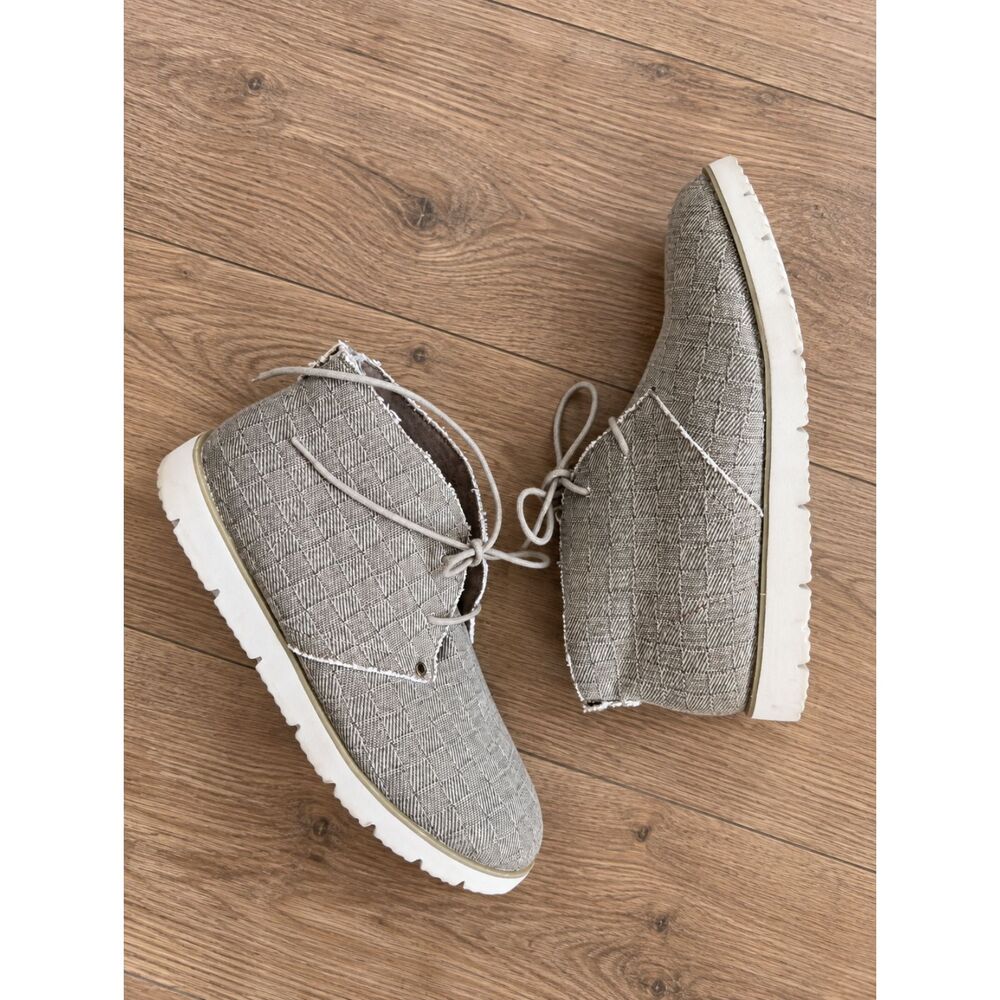 BEARPAW women's raw edge ankle Cher Chukka boots, size 8.5